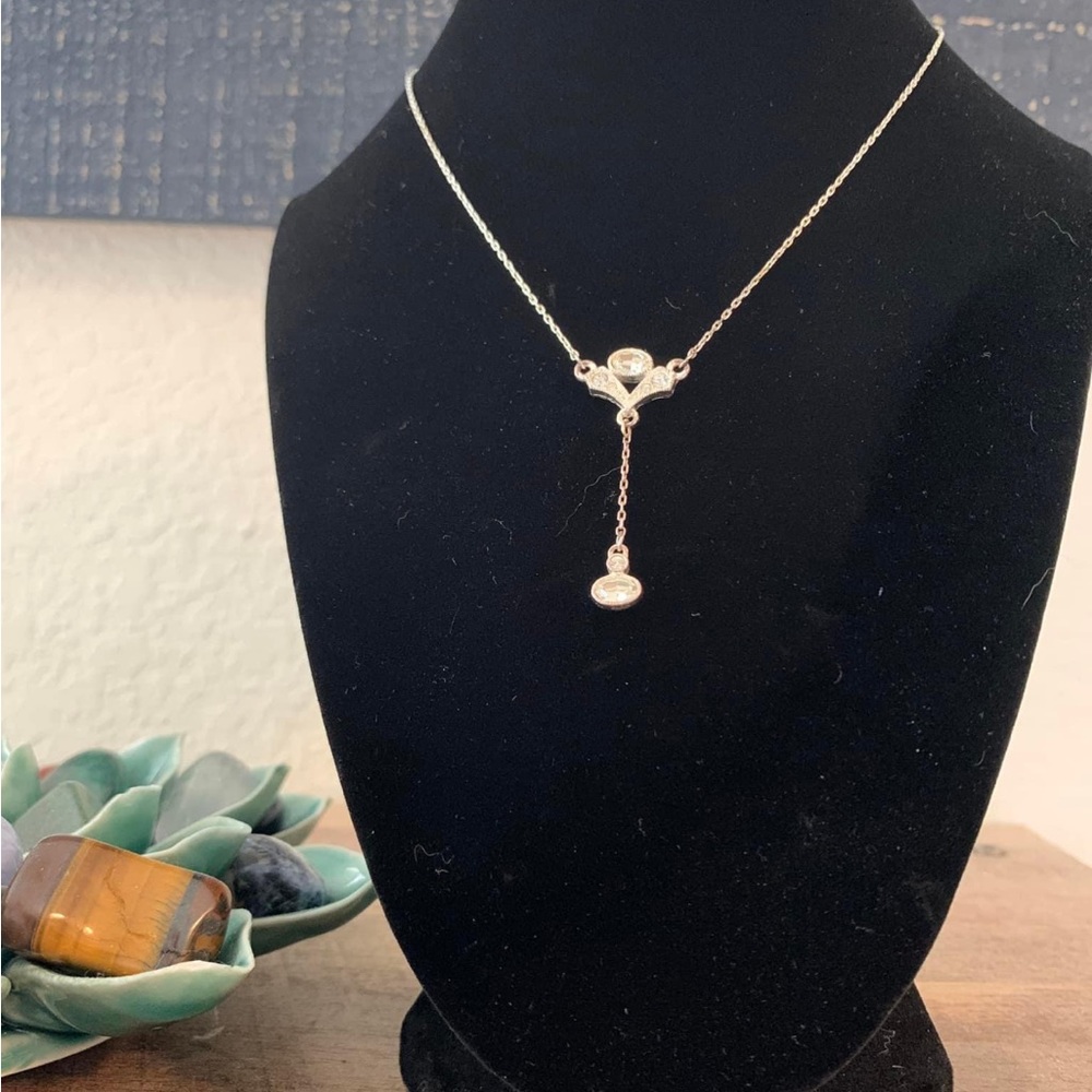 Beautiful Collarbone Length Sparkling Necklace